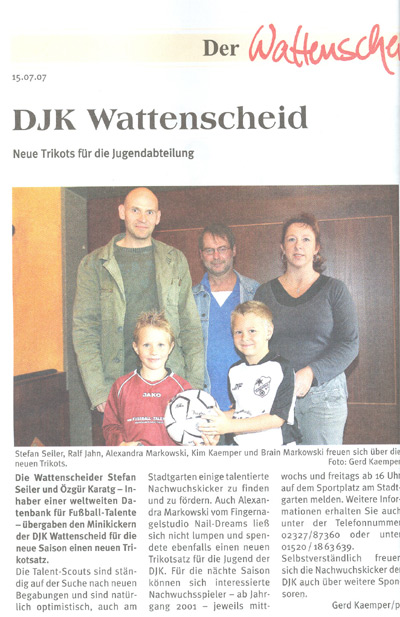 Fussball-Talente.com spendet den Minikickern der DJK-Wattenscheid einen Trickotsatz für die neue Saison.